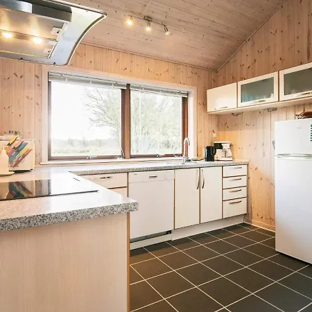 8 Person In L Kken Norre Lyngby