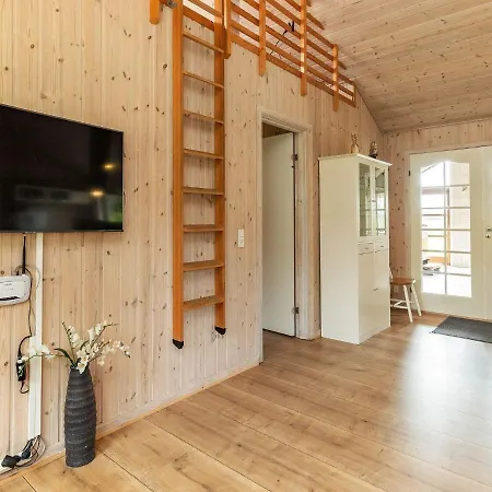 8 Person In L Kken Norre Lyngby