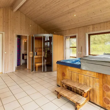 8 Person In Lokken-by Traum