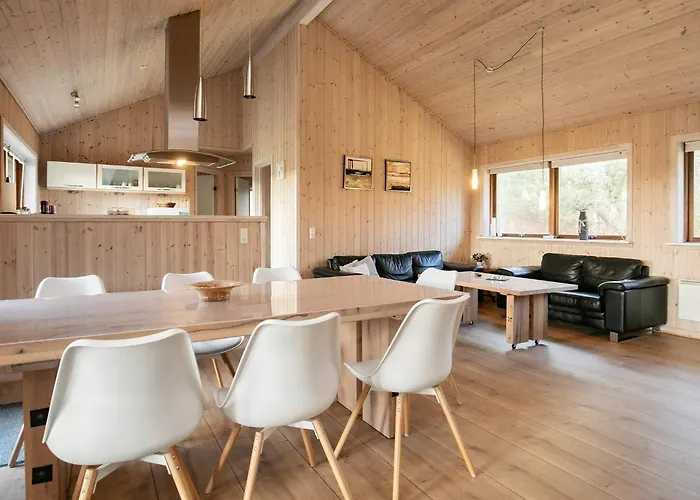 8 Person In Lokken-by Traum