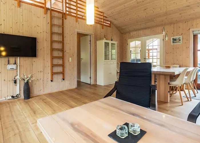 8 Person In Lokken-by Traum