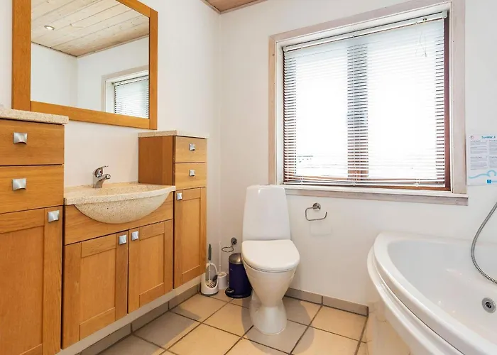 8 Person In Lokken-by Traum *