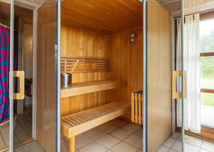 8 Person In Lokken-by Traum